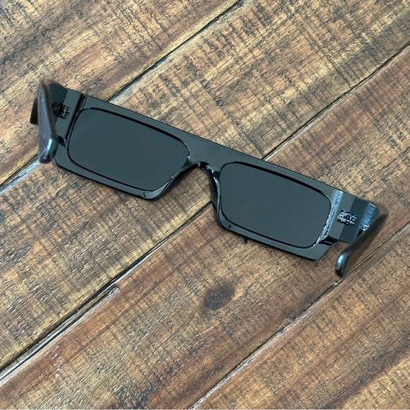 NWOT Essential Sunglasses - Picture 4 of 4